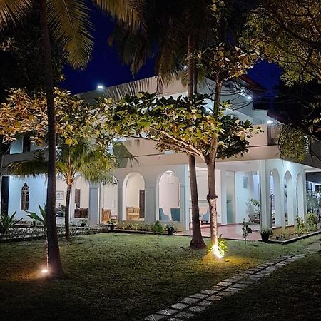 Blue Sand Beach Resort Triquinimale Exterior foto