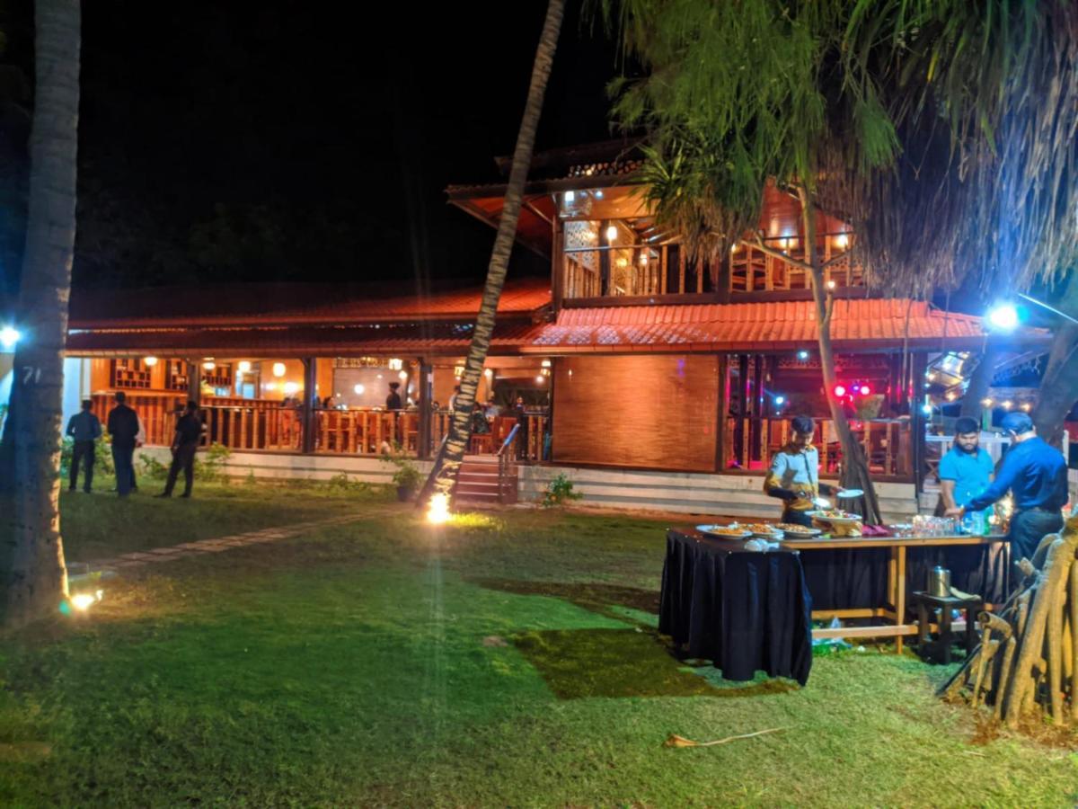 Blue Sand Beach Resort Triquinimale Exterior foto