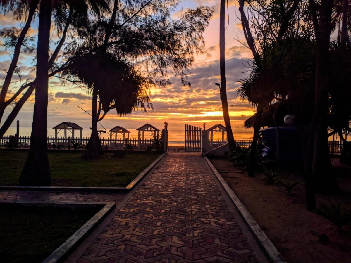 Blue Sand Beach Resort Triquinimale Exterior foto