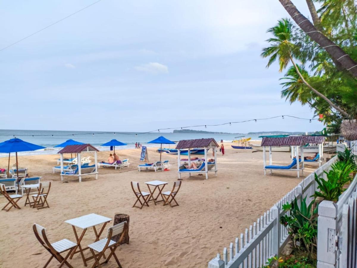 Blue Sand Beach Resort Triquinimale Exterior foto