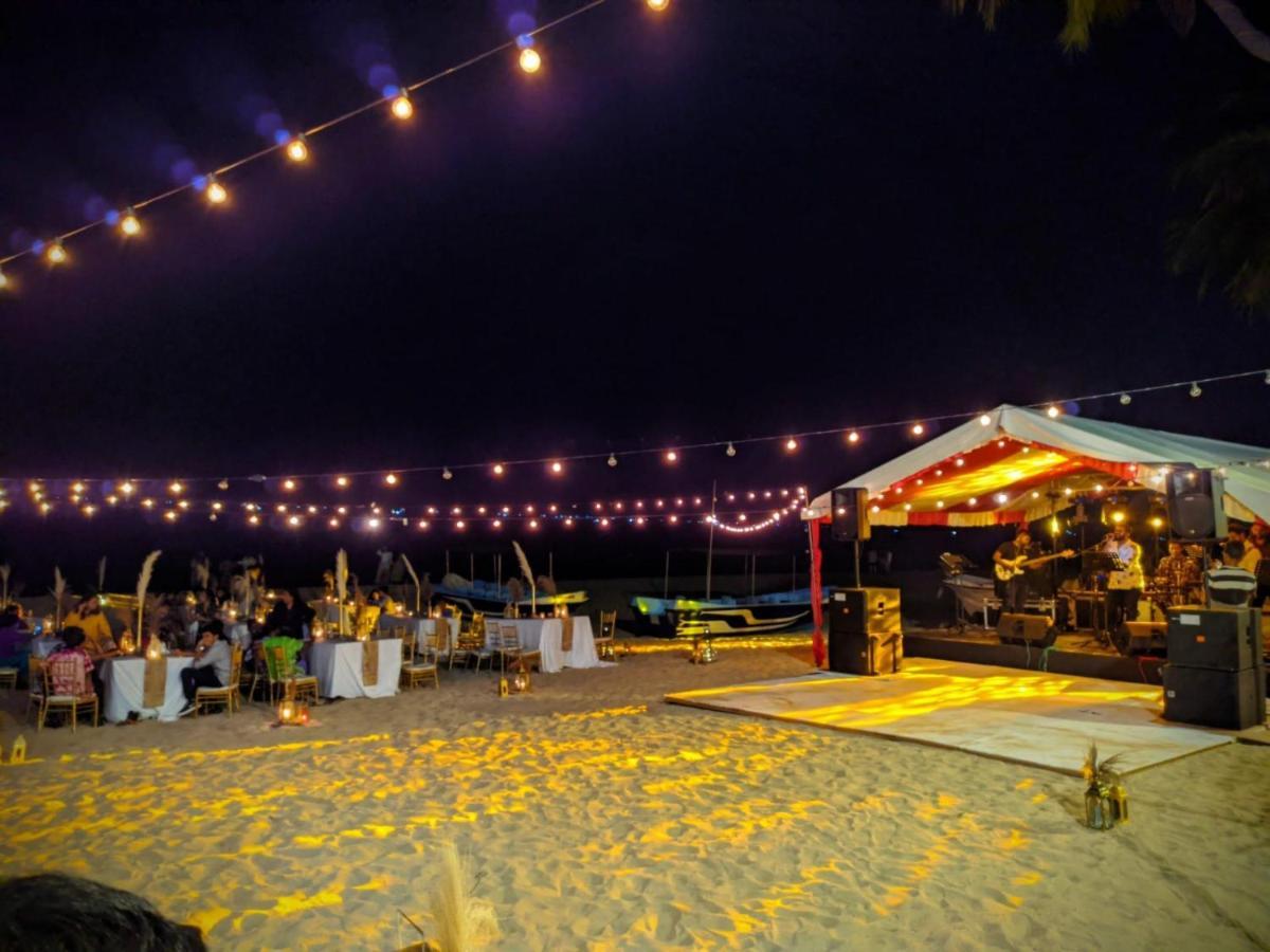 Blue Sand Beach Resort Triquinimale Exterior foto