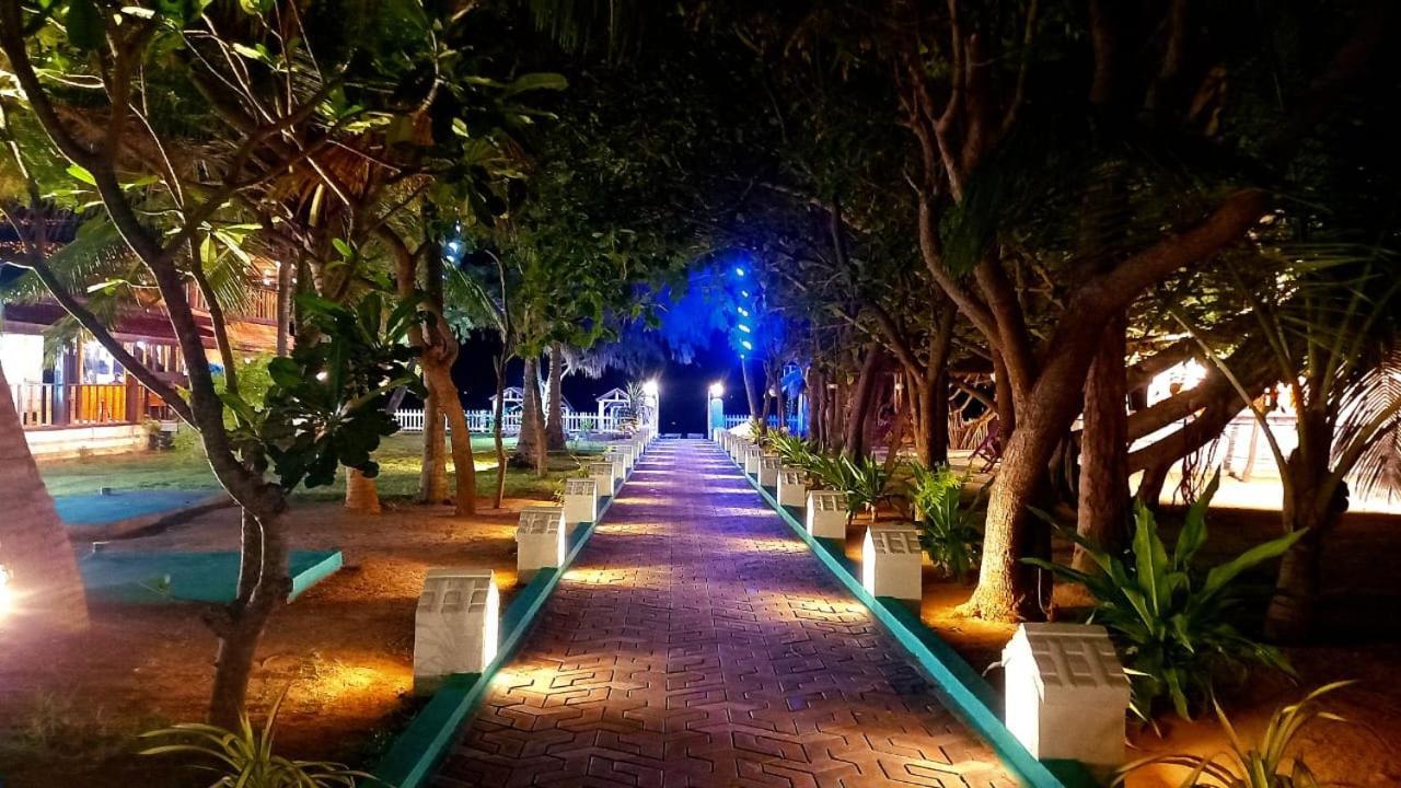 Blue Sand Beach Resort Triquinimale Exterior foto