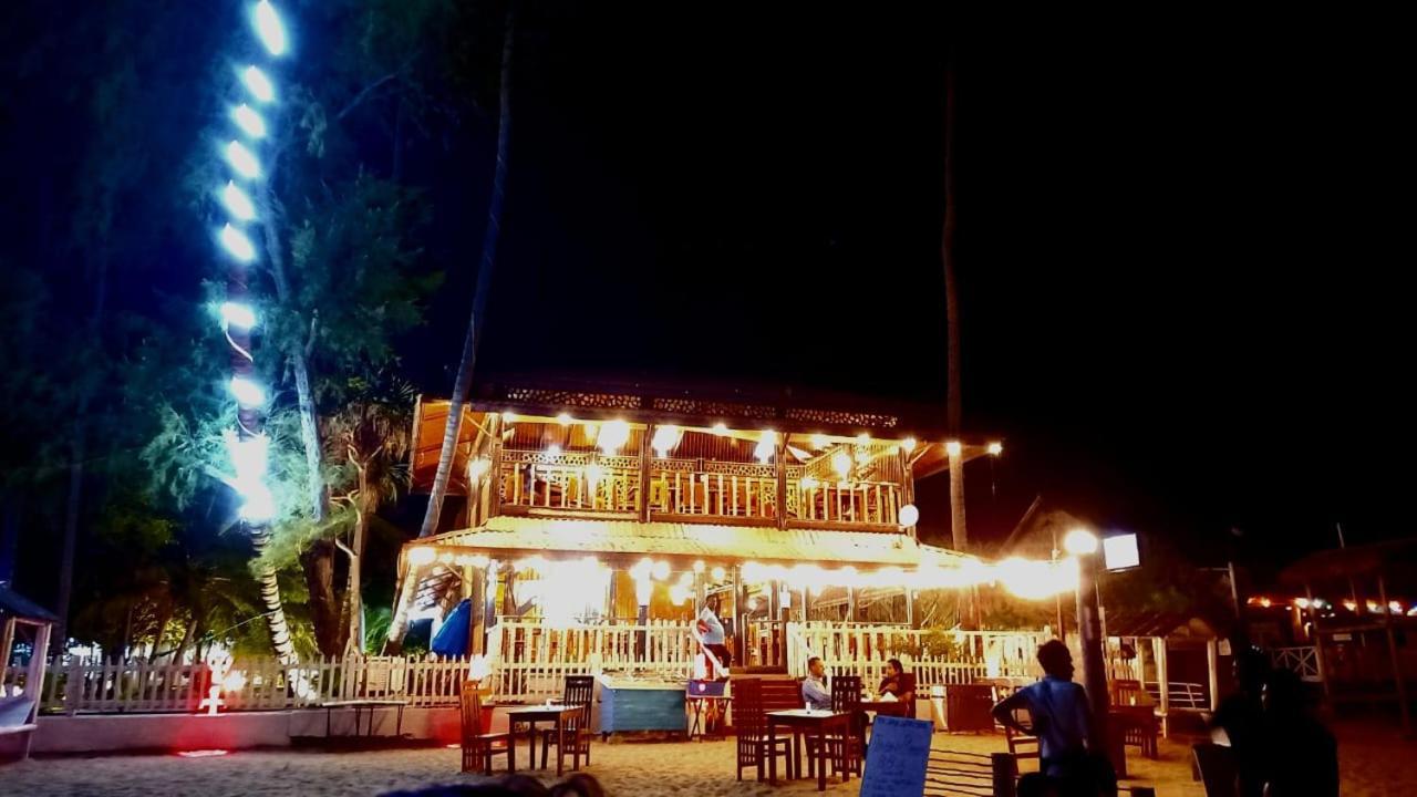 Blue Sand Beach Resort Triquinimale Exterior foto